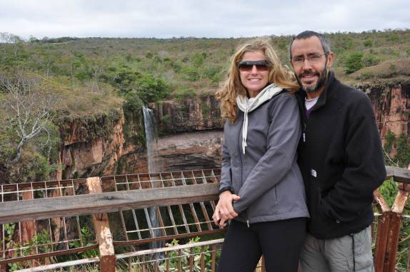 A famosa cachoeira do Véu da Noiva, cartão postal mais conhecido da Chapada dos Guimarães, em Mato Grosso